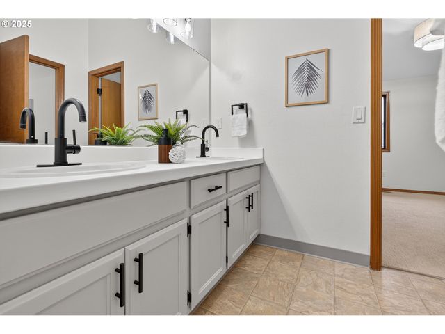 16629 Nw CHARLAIS St, Beaverton, OR 97006