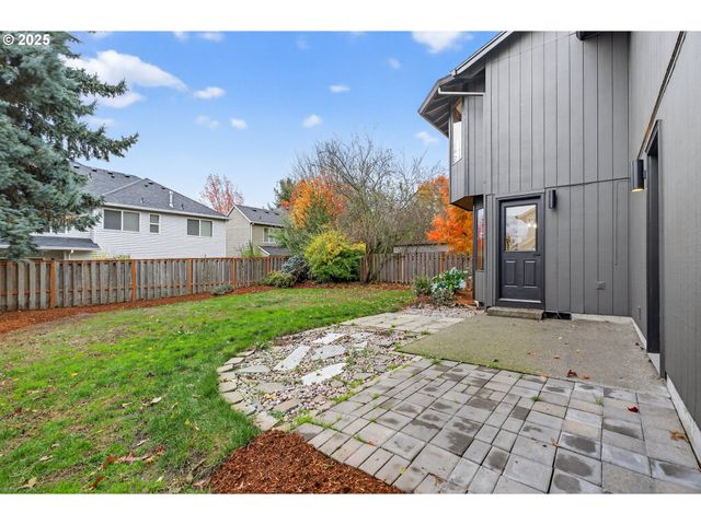 16629 Nw CHARLAIS St, Beaverton, OR 97006
