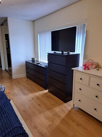 11881 SW 13th Ct, Davie, FL 33325