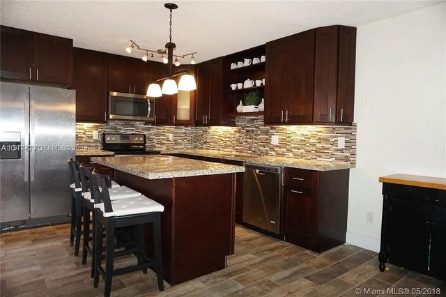 11881 SW 13th Ct, Davie, FL 33325