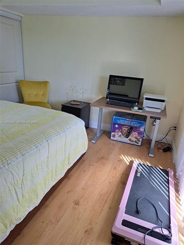 11881 SW 13th Ct, Davie, FL 33325