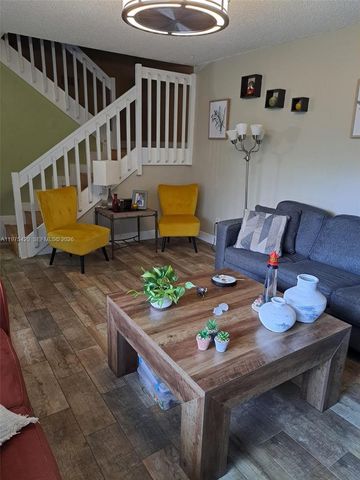 11881 SW 13th Ct, Davie, FL 33325