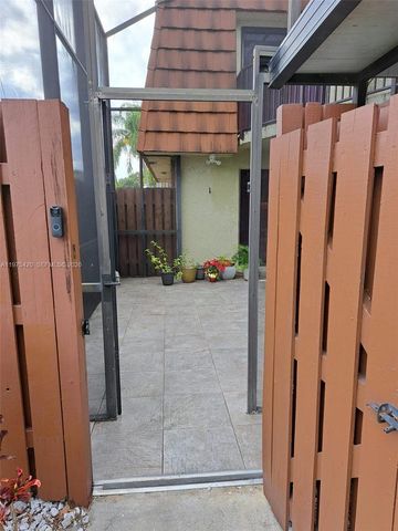 11881 SW 13th Ct, Davie, FL 33325