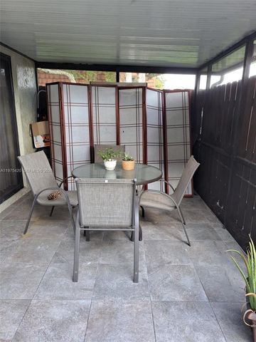 11881 SW 13th Ct, Davie, FL 33325