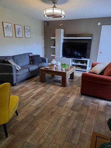 11881 SW 13th Ct, Davie, FL 33325