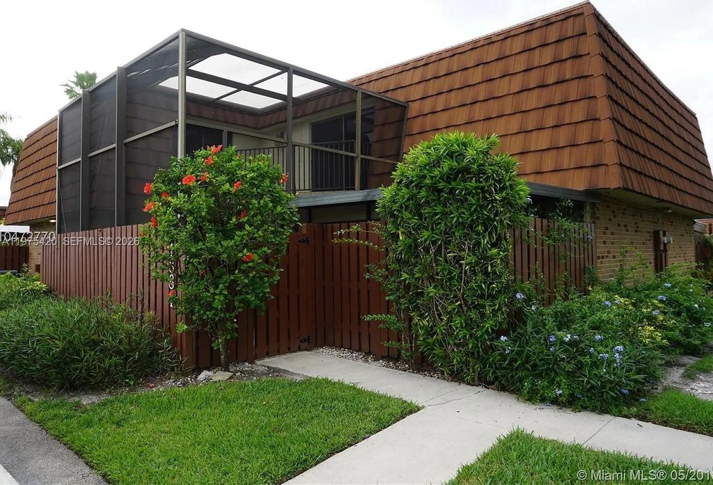 11881 SW 13th Ct, Davie, FL 33325