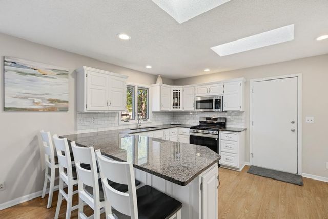 9920 36th Place N, Plymouth, MN 55441