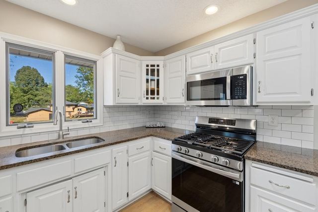 9920 36th Place N, Plymouth, MN 55441