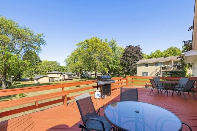 9920 36th Place N, Plymouth, MN 55441