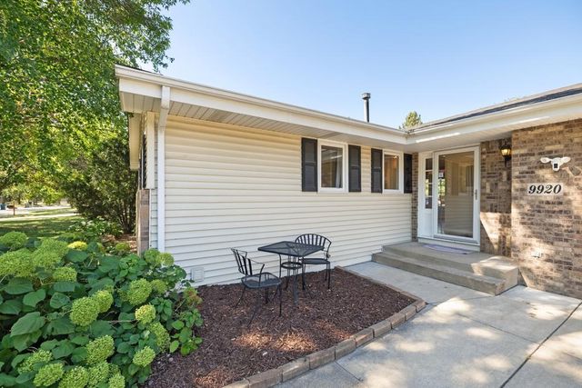 9920 36th Place N, Plymouth, MN 55441