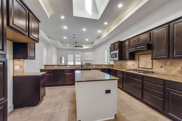 95 S Greenprint Circle, Tomball, TX 77375
