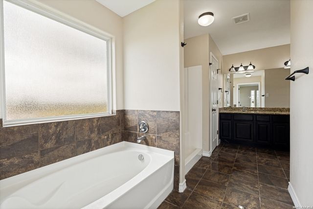 2512 SCHWAB RD, Seguin, TX 78155