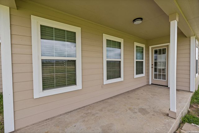 2512 SCHWAB RD, Seguin, TX 78155