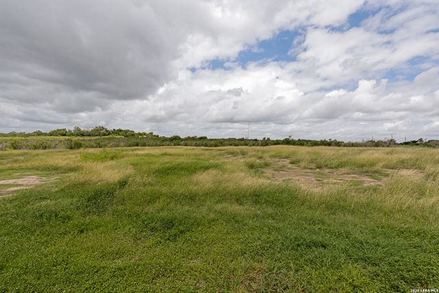 2512 SCHWAB RD, Seguin, TX 78155