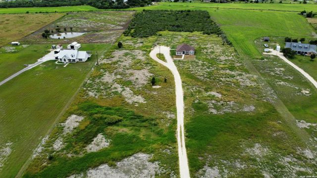 2512 SCHWAB RD, Seguin, TX 78155