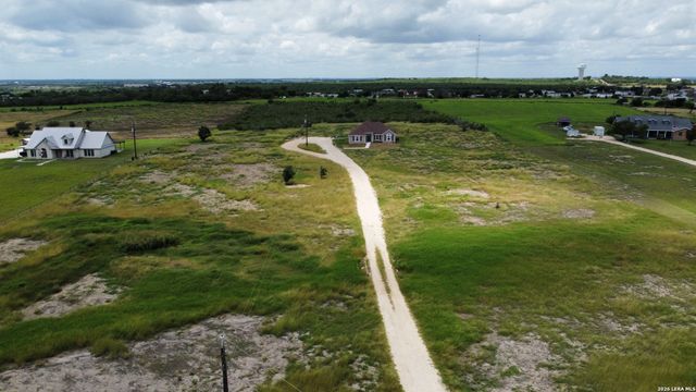 2512 SCHWAB RD, Seguin, TX 78155