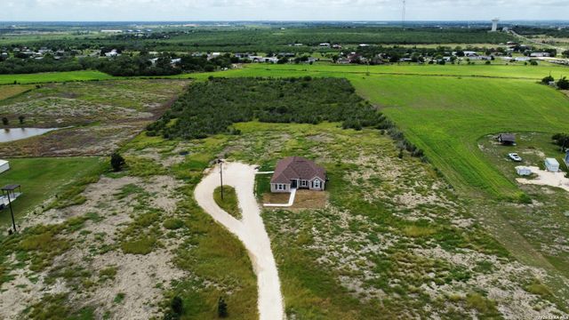 2512 SCHWAB RD, Seguin, TX 78155