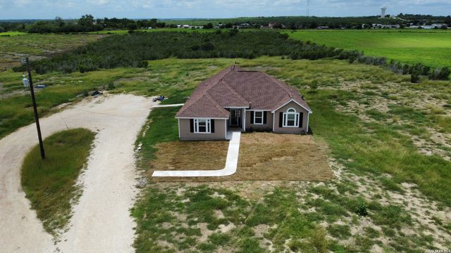2512 SCHWAB RD, Seguin, TX 78155
