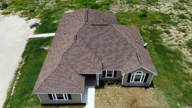 2512 SCHWAB RD, Seguin, TX 78155