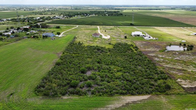2512 SCHWAB RD, Seguin, TX 78155