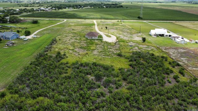 2512 SCHWAB RD, Seguin, TX 78155