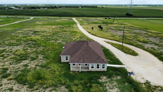 2512 SCHWAB RD, Seguin, TX 78155