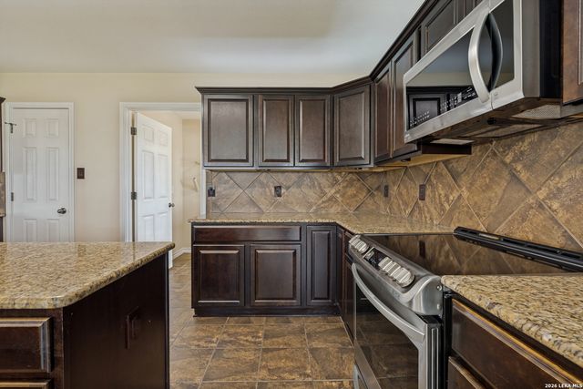 2512 SCHWAB RD, Seguin, TX 78155