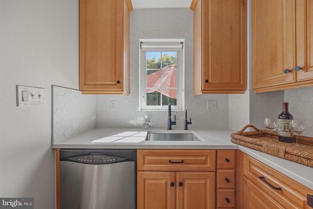 323 MOUNT VERNON AVE, Alexandria, VA 22301