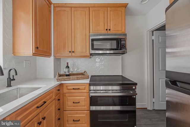 323 MOUNT VERNON AVE, Alexandria, VA 22301