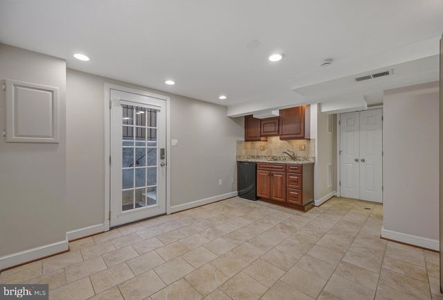 323 MOUNT VERNON AVE, Alexandria, VA 22301