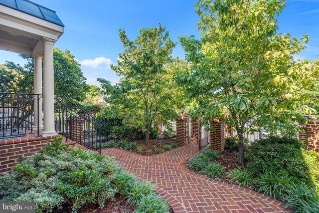 323 MOUNT VERNON AVE, Alexandria, VA 22301