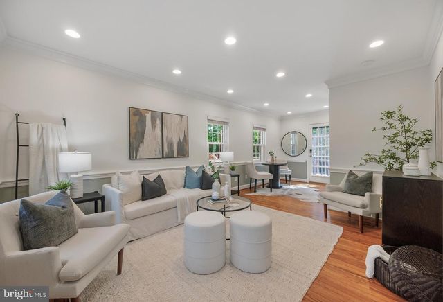 323 MOUNT VERNON AVE, Alexandria, VA 22301