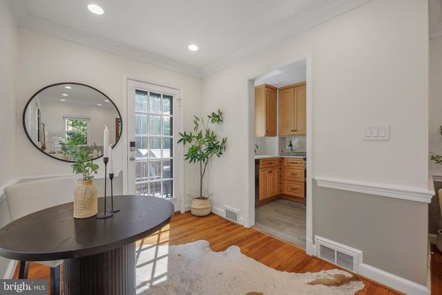 323 MOUNT VERNON AVE, Alexandria, VA 22301