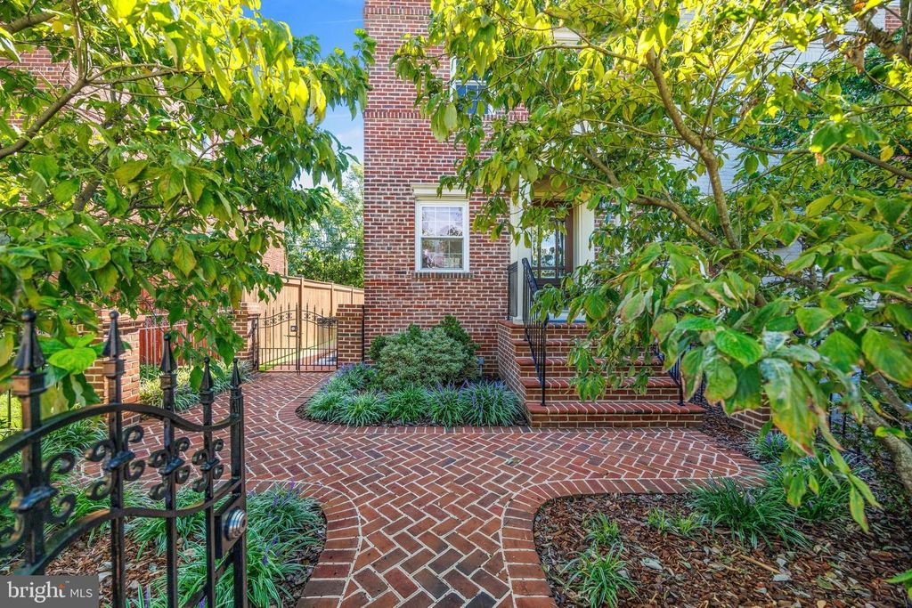 323 MOUNT VERNON AVE, Alexandria, VA 22301
