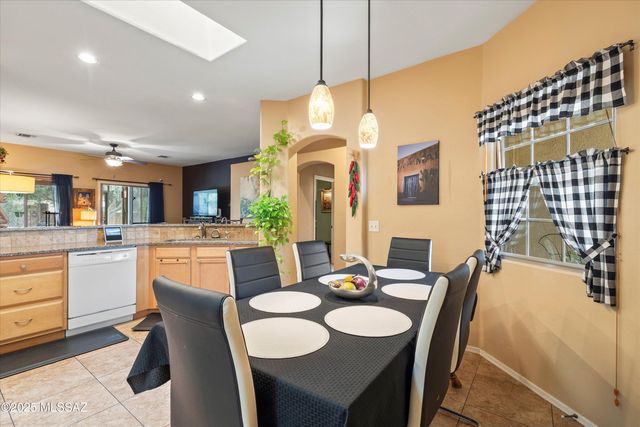 93 E Calle Vivaz, Green Valley, AZ 85614