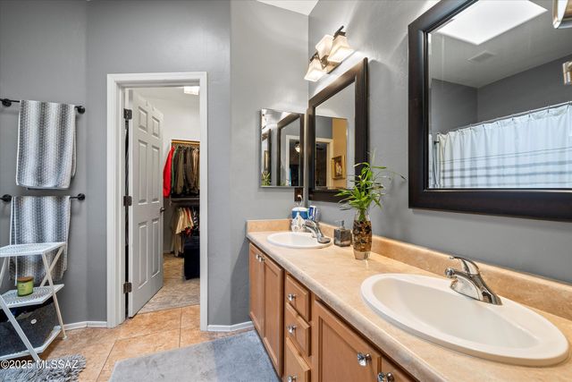 93 E Calle Vivaz, Green Valley, AZ 85614