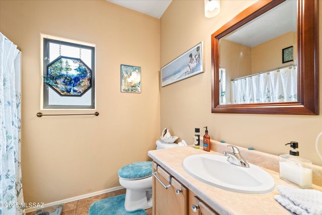 93 E Calle Vivaz, Green Valley, AZ 85614