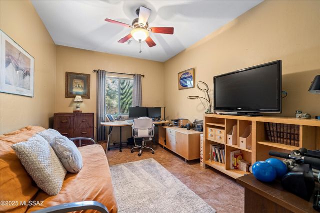 93 E Calle Vivaz, Green Valley, AZ 85614