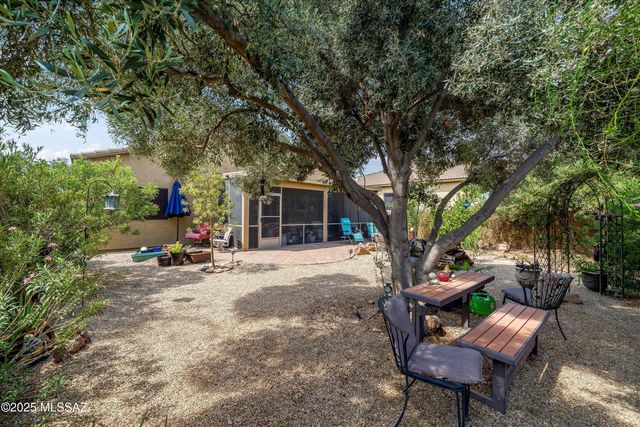 93 E Calle Vivaz, Green Valley, AZ 85614