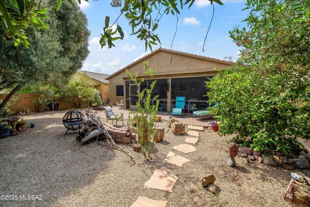 93 E Calle Vivaz, Green Valley, AZ 85614