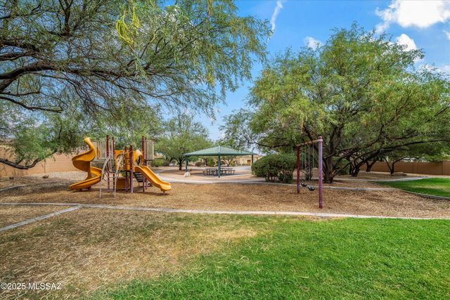 93 E Calle Vivaz, Green Valley, AZ 85614