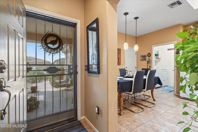 93 E Calle Vivaz, Green Valley, AZ 85614