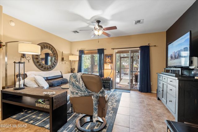 93 E Calle Vivaz, Green Valley, AZ 85614