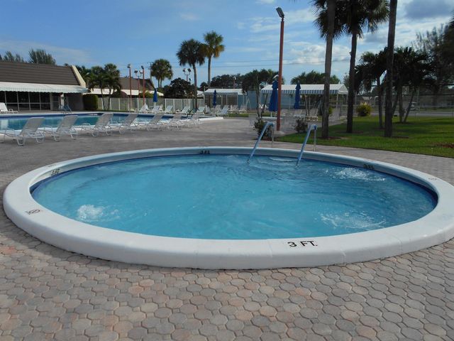 150 Lake Nancy Lane 222, West Palm Beach, FL 33411