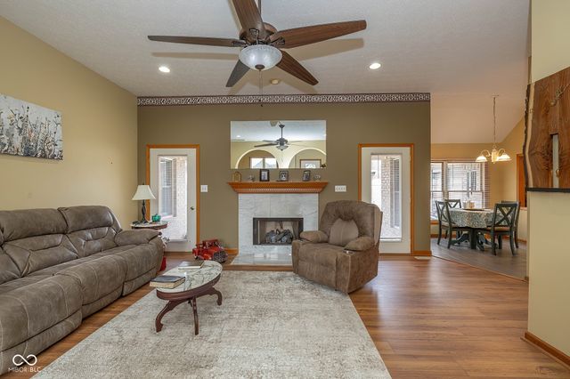 218 Deer Trace Court, Pittsboro, IN 46167
