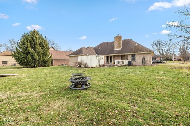 218 Deer Trace Court, Pittsboro, IN 46167