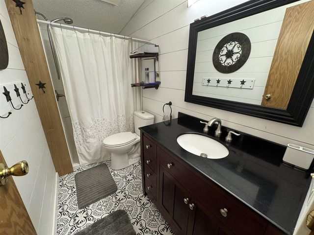 7658 N Johnson Road, Irons, MI 49644