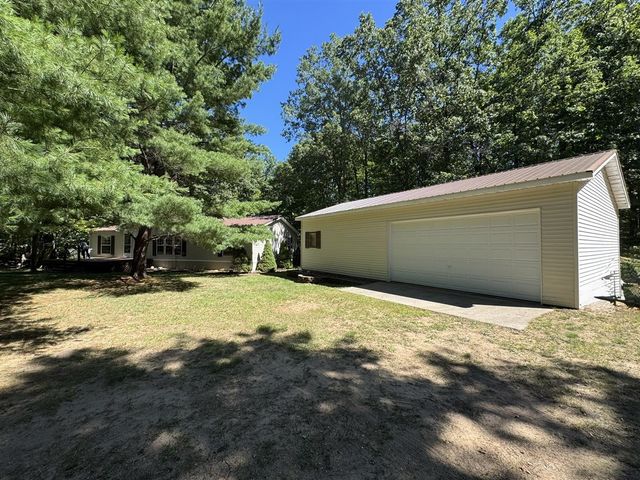 7658 N Johnson Road, Irons, MI 49644