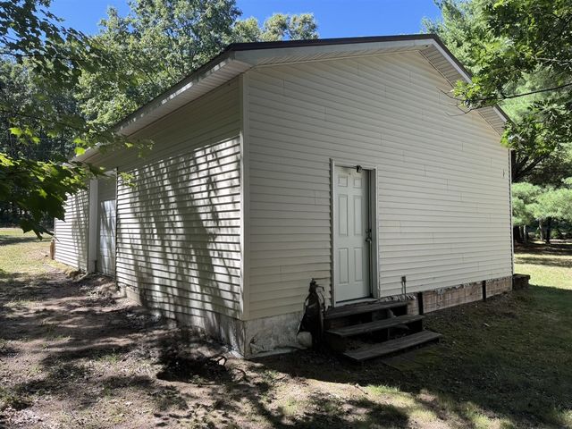 7658 N Johnson Road, Irons, MI 49644