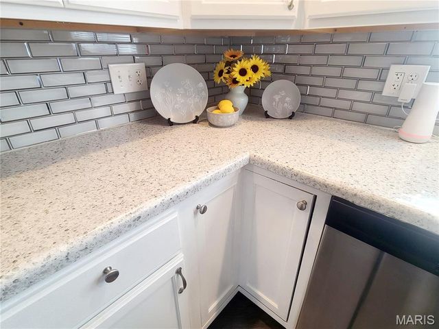 2414 Castle Drive, Moline Acres, MO 63136